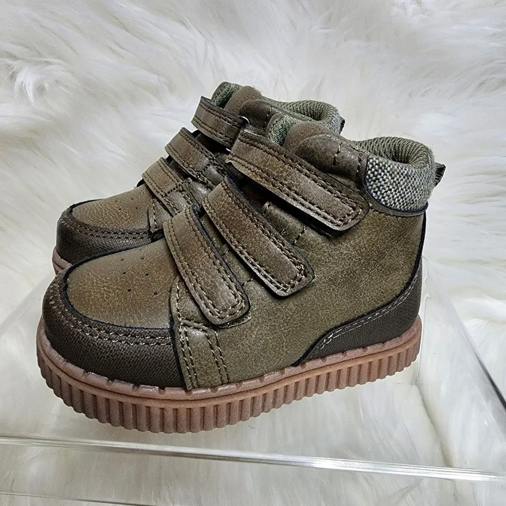 OshKosh B'Gosh Toddler velcro boots, Sage green, size 5